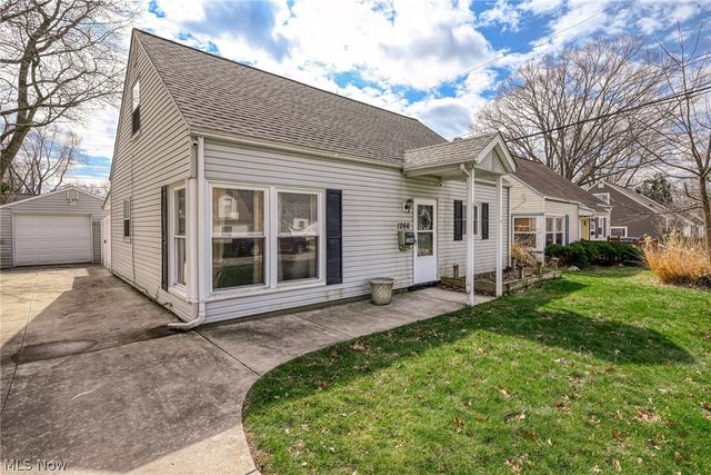 1266 Curtis Avenue, Cuyahoga Falls, OH 44221
