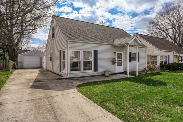1266 Curtis Avenue, Cuyahoga Falls, OH 44221