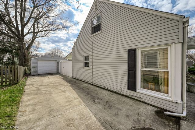 1266 Curtis Avenue, Cuyahoga Falls, OH 44221