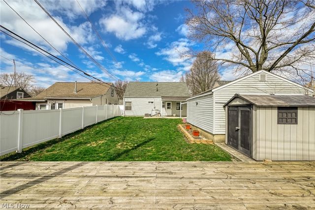 1266 Curtis Avenue, Cuyahoga Falls, OH 44221