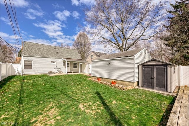 1266 Curtis Avenue, Cuyahoga Falls, OH 44221