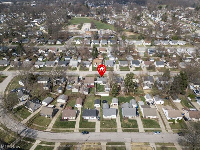 1266 Curtis Avenue, Cuyahoga Falls, OH 44221