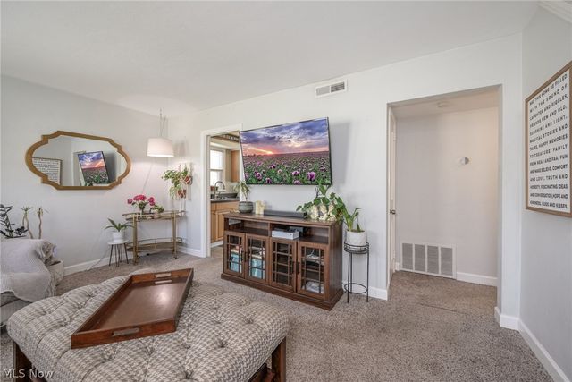 1266 Curtis Avenue, Cuyahoga Falls, OH 44221