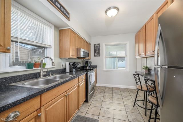 1266 Curtis Avenue, Cuyahoga Falls, OH 44221