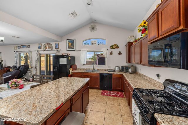 8229 W Melanitta Drive, Tucson, AZ 85757