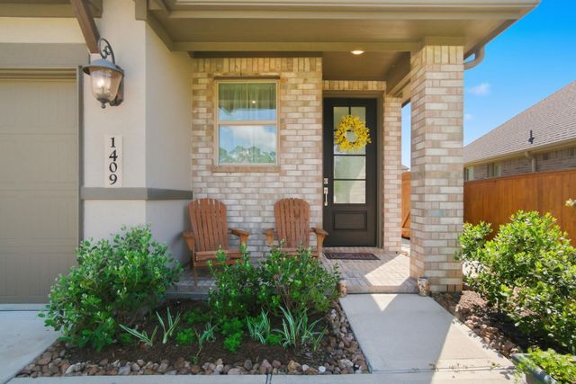 1409 Northwood Bluff Lane, Pinehurst, TX 77362