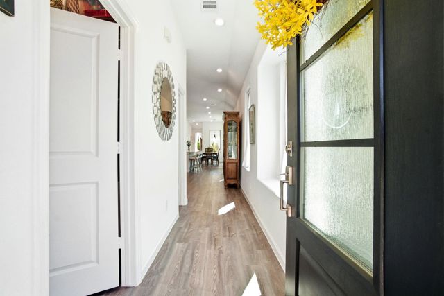 1409 Northwood Bluff Lane, Pinehurst, TX 77362