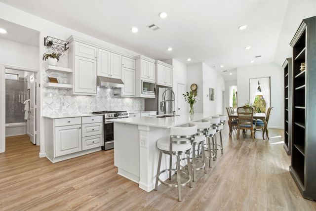 1409 Northwood Bluff Lane, Pinehurst, TX 77362