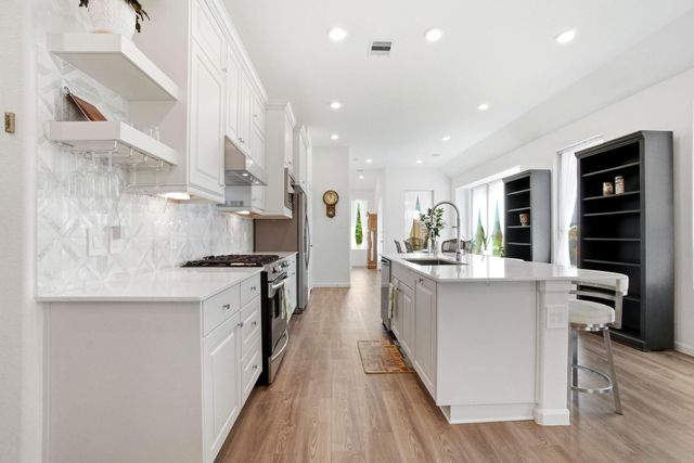 1409 Northwood Bluff Lane, Pinehurst, TX 77362