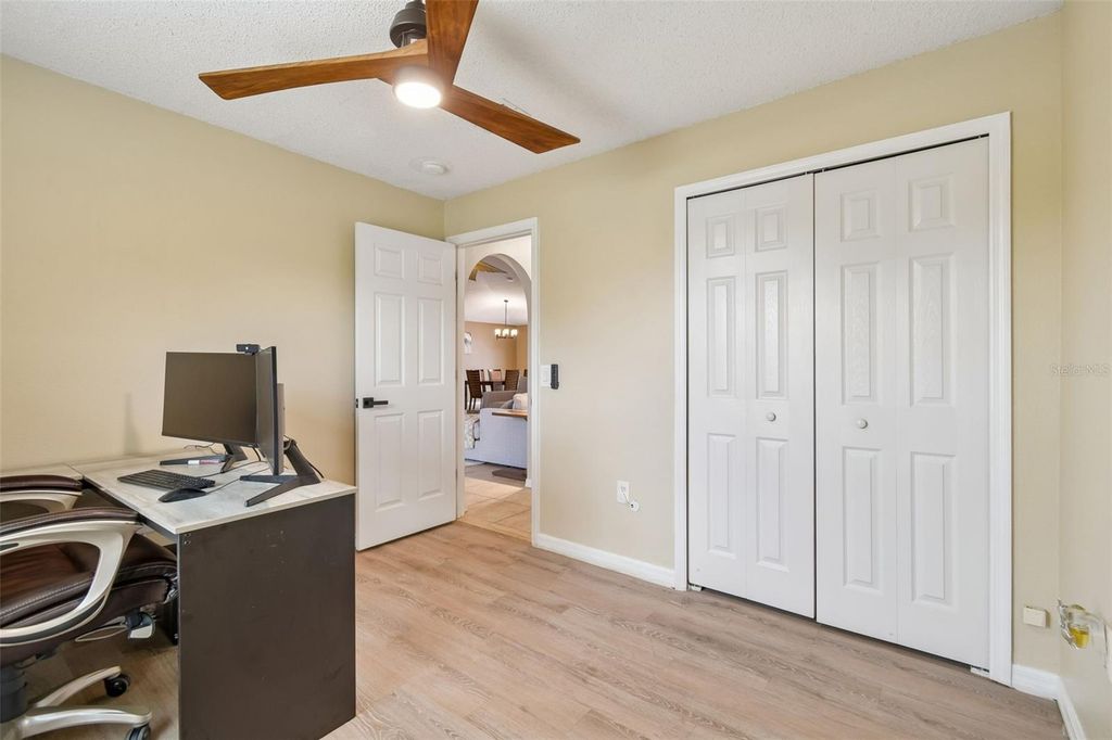 Image 13 of property listing at 837 ROCKY MOUNTAIN COURT, Valrico, FL 33594