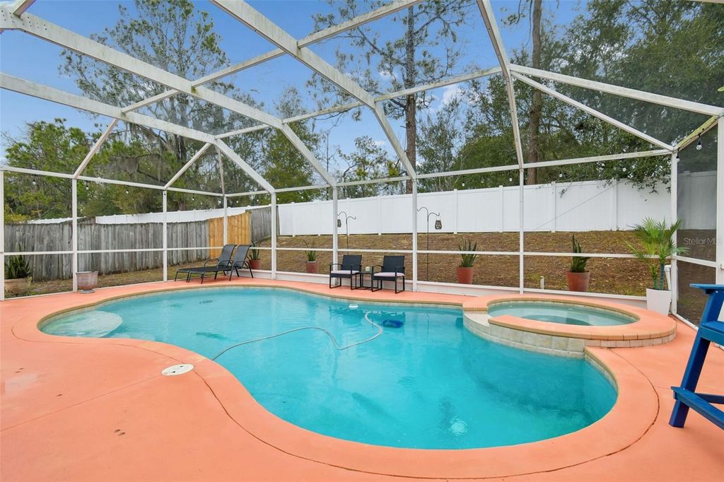Image 4 of property listing at 837 ROCKY MOUNTAIN COURT, Valrico, FL 33594