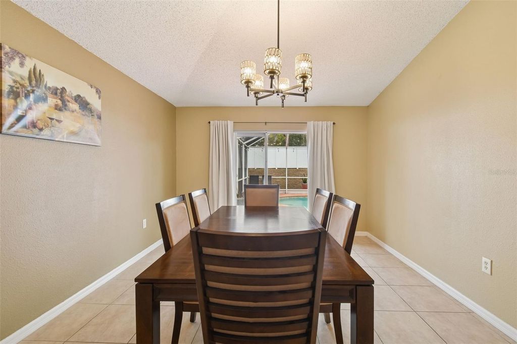 Image 8 of property listing at 837 ROCKY MOUNTAIN COURT, Valrico, FL 33594