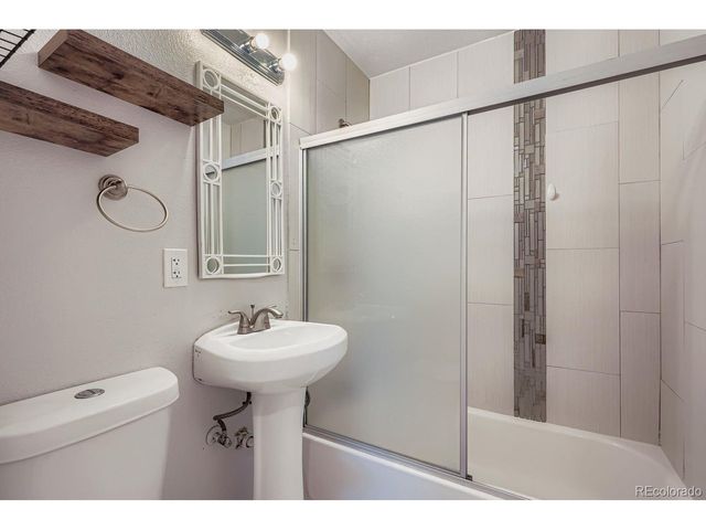 1742 Jamaica St, Aurora, CO 80010