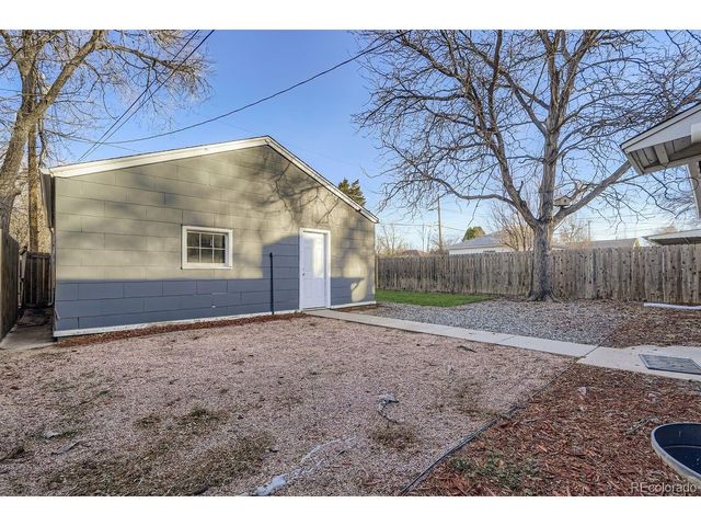 1742 Jamaica St, Aurora, CO 80010