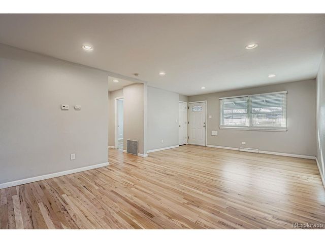 1742 Jamaica St, Aurora, CO 80010