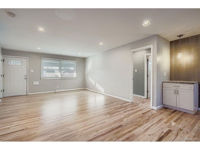 1742 Jamaica St, Aurora, CO 80010