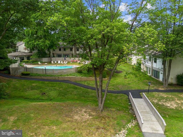 24 TWIN BROOKS DR, Willow Grove, PA 19090
