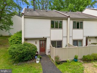24 TWIN BROOKS DR, Willow Grove, PA 19090