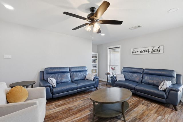 101 S Haven Place, Waxahachie, TX 75165