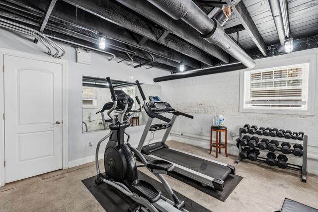 1067 W Glenlake Avenue 2, Chicago, IL 60660