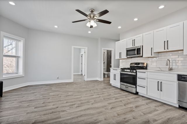 1067 W Glenlake Avenue 2, Chicago, IL 60660