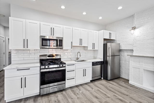 1067 W Glenlake Avenue 2, Chicago, IL 60660
