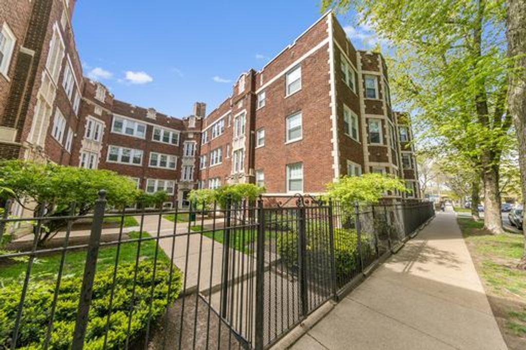 1067 W Glenlake Avenue 2, Chicago, IL 60660