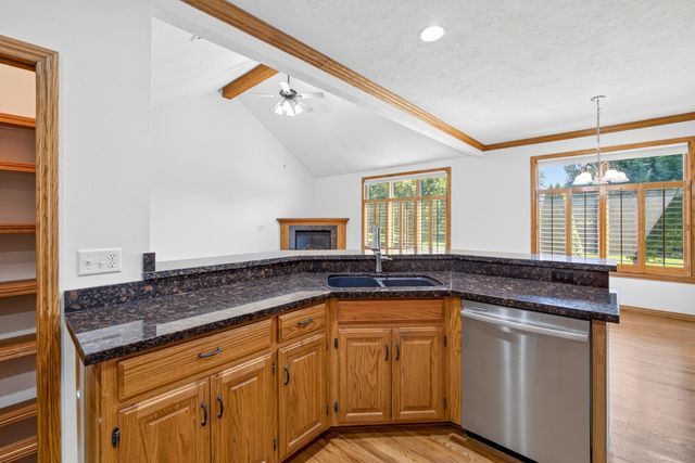 1352 N Lennox Court, Springfield, MO 65802