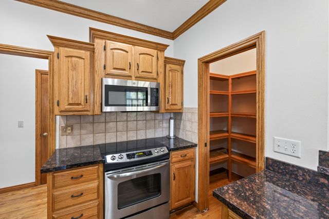 1352 N Lennox Court, Springfield, MO 65802