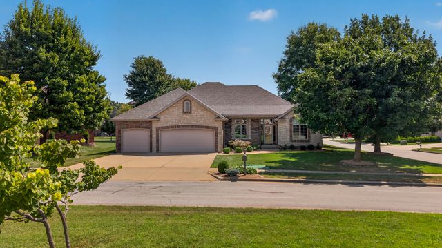 1352 N Lennox Court, Springfield, MO 65802