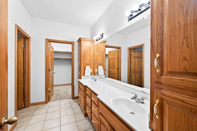 1352 N Lennox Court, Springfield, MO 65802
