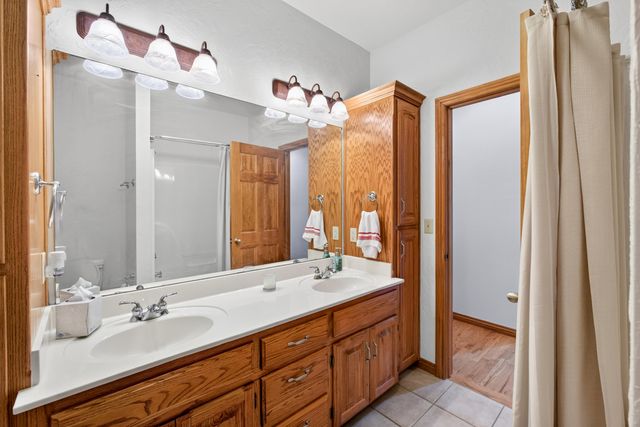 1352 N Lennox Court, Springfield, MO 65802