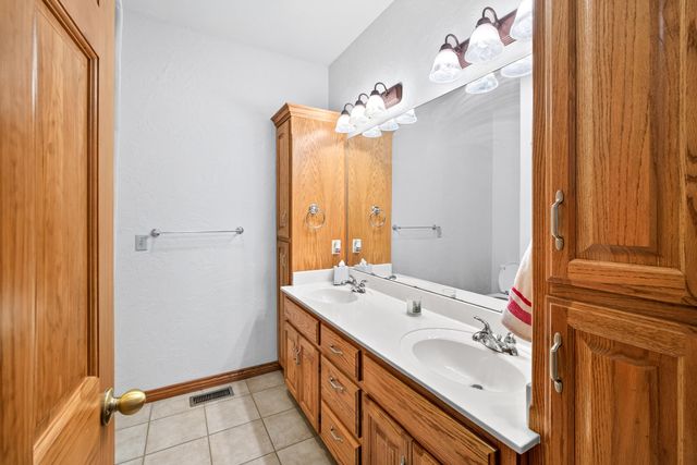 1352 N Lennox Court, Springfield, MO 65802