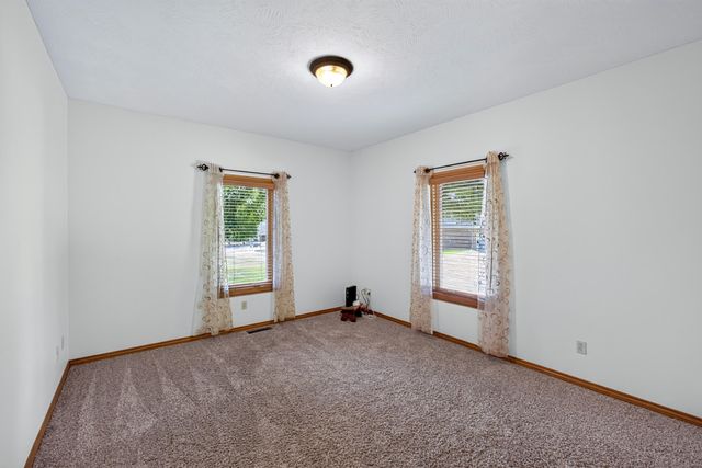 1352 N Lennox Court, Springfield, MO 65802