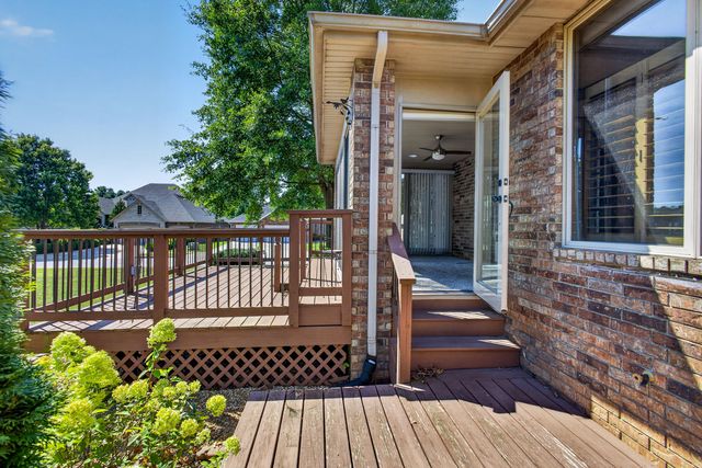 1352 N Lennox Court, Springfield, MO 65802