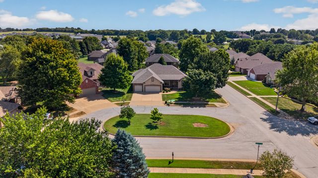 1352 N Lennox Court, Springfield, MO 65802