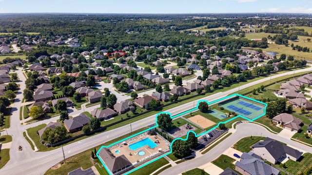 1352 N Lennox Court, Springfield, MO 65802