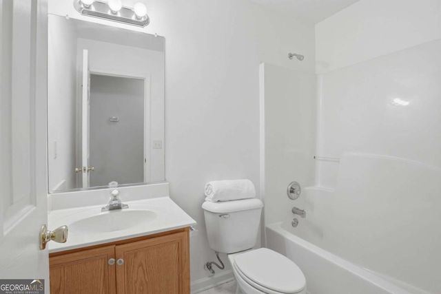 8790 Baycreek Ln, Gainesville, GA 30506
