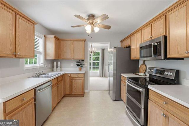 8790 Baycreek Ln, Gainesville, GA 30506