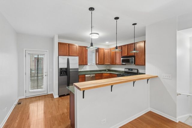 521 Chicago Avenue H, Evanston, IL 60202