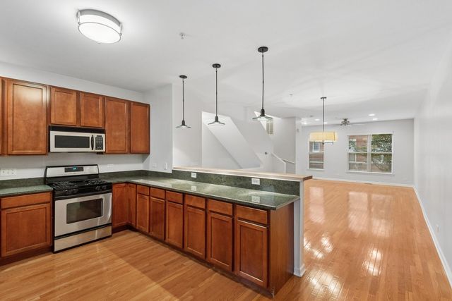 521 Chicago Avenue H, Evanston, IL 60202