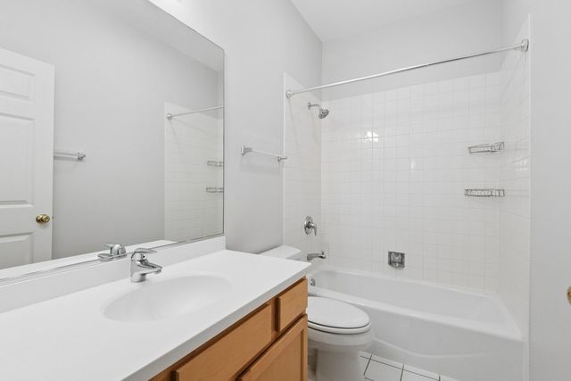 521 Chicago Avenue H, Evanston, IL 60202