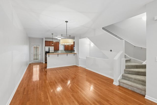 521 Chicago Avenue H, Evanston, IL 60202