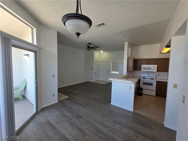 3150 Soft Breezes Drive 2166, Las Vegas, NV 89128