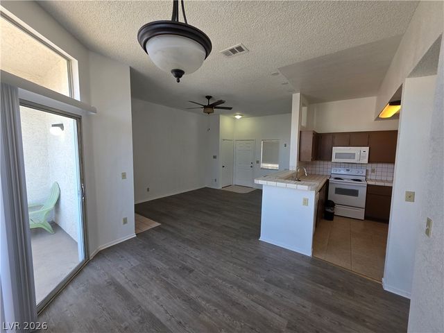3150 Soft Breezes Drive 2166, Las Vegas, NV 89128
