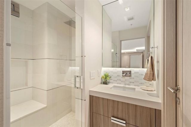 17301 Biscayne Boulevard Ph 7, Aventura, FL 33160