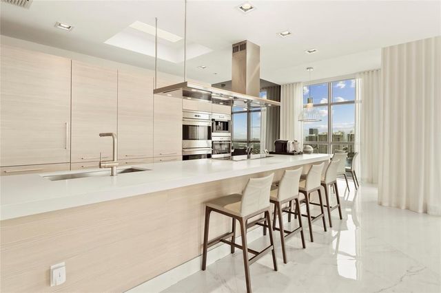 17301 Biscayne Boulevard Ph 7, Aventura, FL 33160