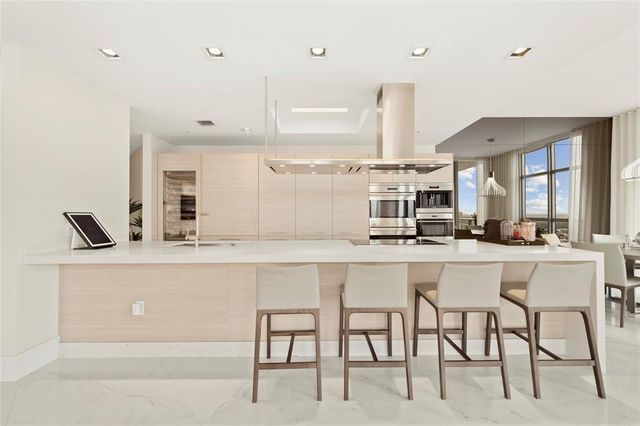 17301 Biscayne Boulevard Ph 7, Aventura, FL 33160