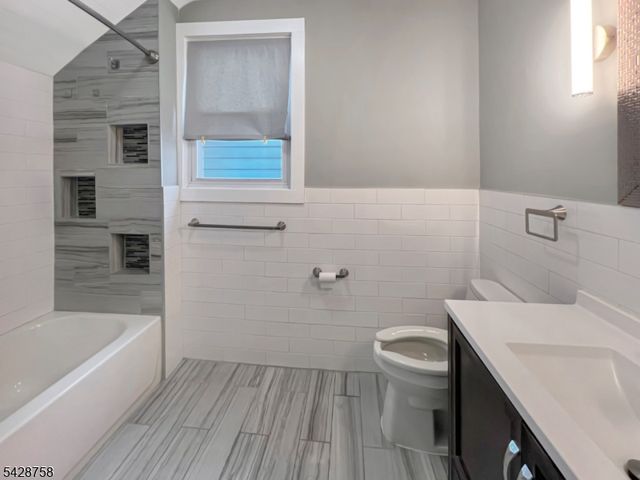 161 W 3Rd St, Clifton City, NJ 07011