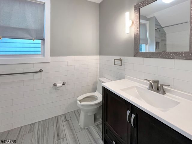 161 W 3Rd St, Clifton City, NJ 07011